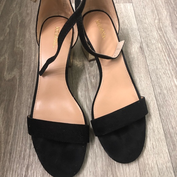 merona black and gold block sandals - Picture 2 of 4